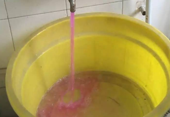自來(lái)水變紅