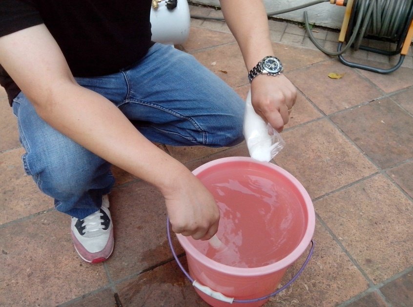 如何可以清洗自來(lái)水管里面的水垢呢